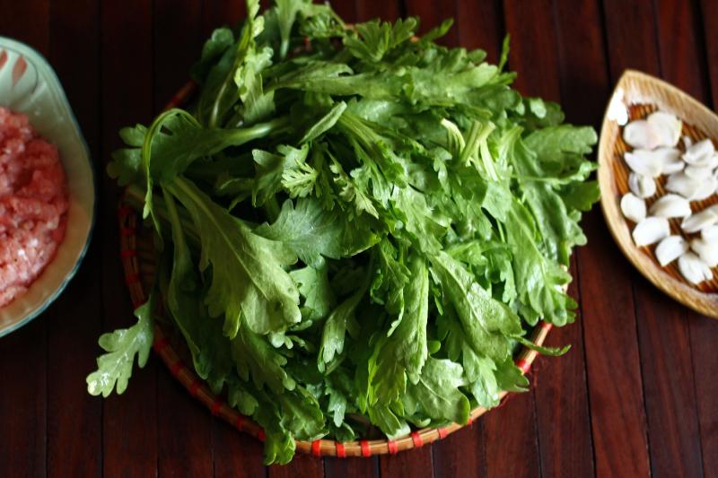 Cải cúc mùa thu: Siêu thực phẩm bổ gan , giàu kali và canxi cho sức khỏe - Ảnh 2.