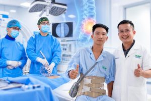 Đột phá y khoa tại một bệnh viện Hà Nội: Cố định cột sống qua vết rạch 1 cm