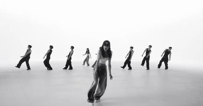 3 mỹ nhân tung chiêu làm náo loạn showbiz, “trò đùa” đẳng cấp 20 năm chuẩn "gừng càng già càng cay"!- Ảnh 6.