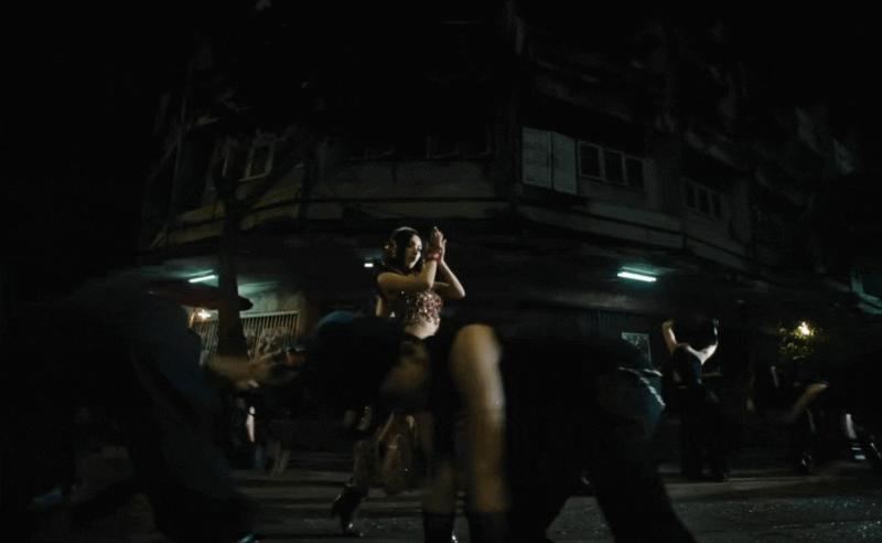 70.8 triệu lượt xem video biến Bangkok thành sàn catwalk và lý do Lisa vẫn là thành viên hot nhất BLACKPINK - Ảnh 6.