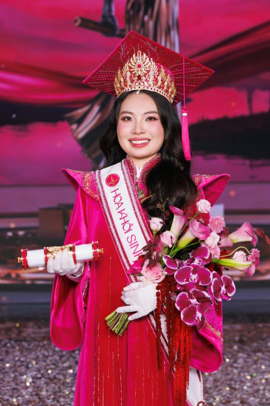 Nữ thủ khoa ĐH Y Hà Nội vừa đăng quang Hoa khôi: Tài - sắc, không thiếu chữ nào! - Ảnh 1.