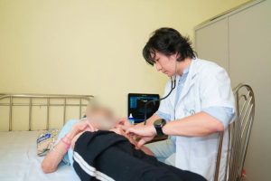 Người phụ nữ ở Hà Nội tái phát đột quỵ vì ngại làm phiền con