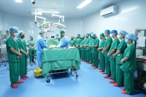 Gần 20 y bác sĩ cúi đầu tri ân người đàn ông hiến tạng cứu bệnh nhân suy thận tại 1 bệnh viện tuyến tỉnh