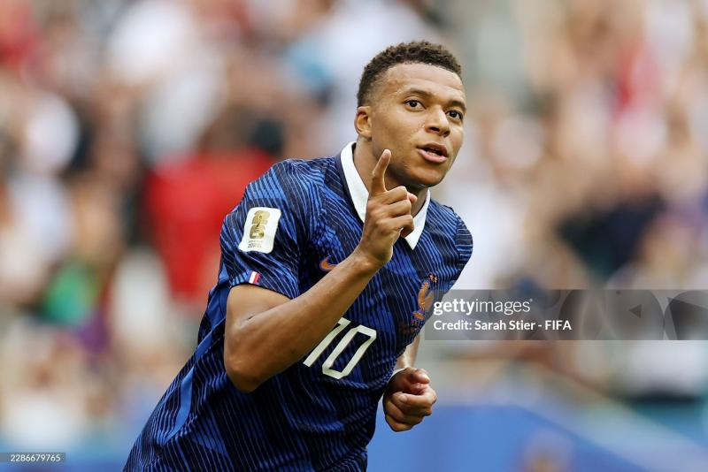 Cuộc đua vĩ đại của Messi và Ronaldo sắp khép lại kỷ nguyên huyền thoại, ai sẽ là người kế thừa vị thế số 1 thế giới?- Ảnh 1.