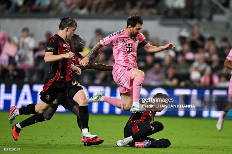 Messi tái xuất sau tuyên bố từ giã ĐT Argentina: Dù không ghi bàn nhưng đôi chân thiên tài ở tuổi 39 vẫn quá khác biệt- Ảnh 8.