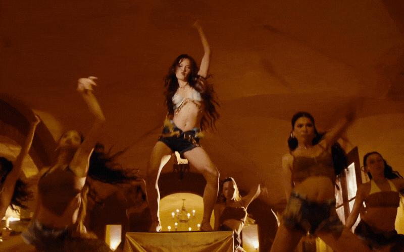 Không tin nổi gái ngoan Vbiz cũng có ngày hở bạo thế này, sắc vóc bỏng mắt đố ai đọ lại- Ảnh 3.