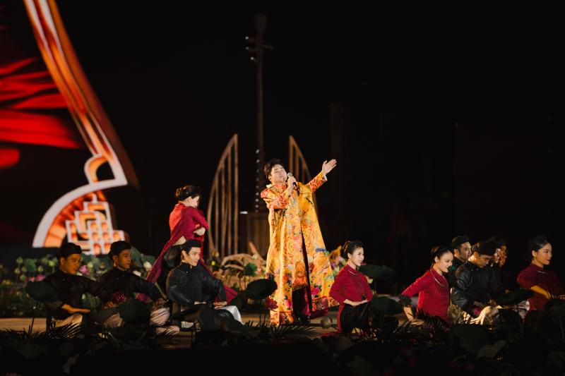 Bức tranh đa văn hóa mãn nhãn tại Festival Thăng Long 2026: Tùng Dương thăng hoa, kết nối dàn nghệ sĩ Việt và bạn bè quốc tế - Ảnh 12.