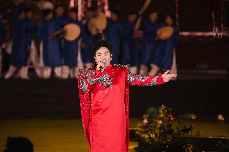 Bức tranh đa văn hóa mãn nhãn tại Festival Thăng Long 2026: Tùng Dương thăng hoa, kết nối dàn nghệ sĩ Việt và bạn bè quốc tế - Ảnh 3.