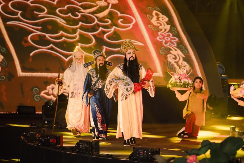 Bức tranh đa văn hóa mãn nhãn tại Festival Thăng Long 2026: Tùng Dương thăng hoa, kết nối dàn nghệ sĩ Việt và bạn bè quốc tế - Ảnh 11.