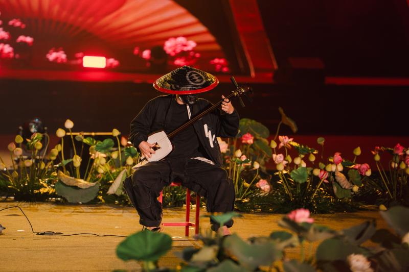 Bức tranh đa văn hóa mãn nhãn tại Festival Thăng Long 2026: Tùng Dương thăng hoa, kết nối dàn nghệ sĩ Việt và bạn bè quốc tế - Ảnh 6.