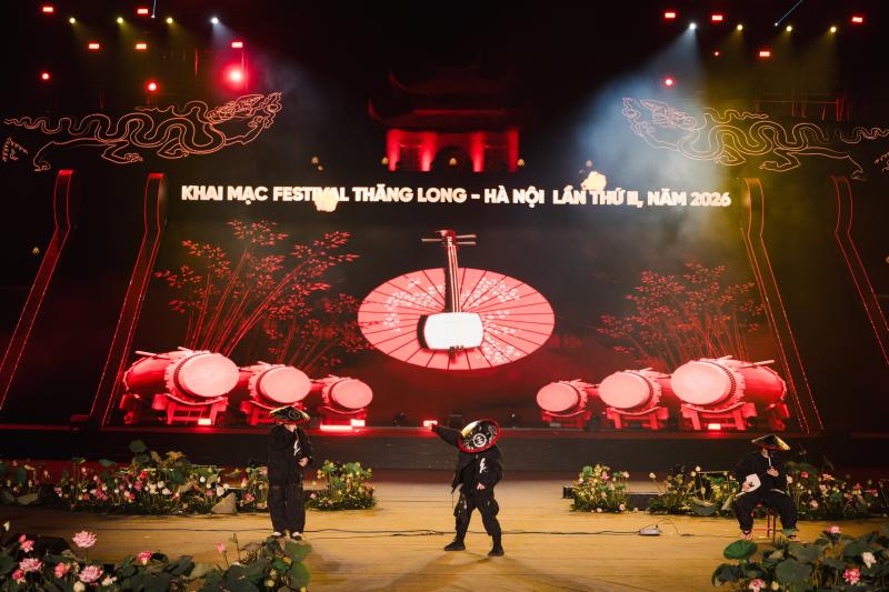 Bức tranh đa văn hóa mãn nhãn tại Festival Thăng Long 2026: Tùng Dương thăng hoa, kết nối dàn nghệ sĩ Việt và bạn bè quốc tế - Ảnh 7.