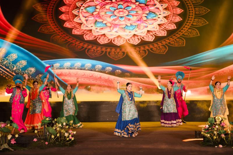 Bức tranh đa văn hóa mãn nhãn tại Festival Thăng Long 2026: Tùng Dương thăng hoa, kết nối dàn nghệ sĩ Việt và bạn bè quốc tế - Ảnh 4.