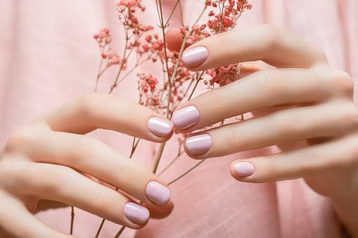 Cảnh báo cho những ai có móng tay liên tục giòn, dễ gãy: 8 vitamin và khoáng chất có thể bạn đang thiếu- Ảnh 2.