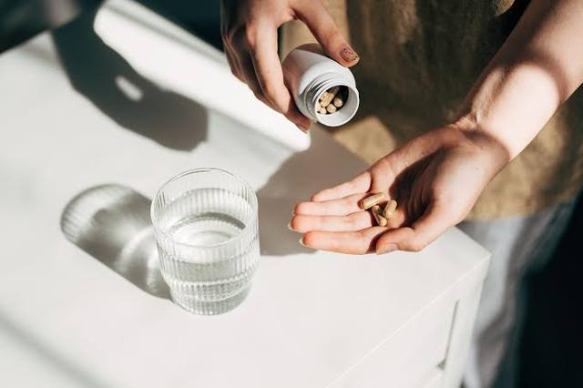Cảnh báo cho những ai có móng tay liên tục giòn, dễ gãy: 8 vitamin và khoáng chất có thể bạn đang thiếu- Ảnh 5.