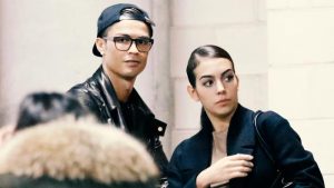 10 năm "lột xác" của Georgina: Từ cô gái bán hàng Gucci thành vợ tỷ phú Ronaldo, khiến Venice ‘náo loạn’ với bộ kim cương 55 triệu USD