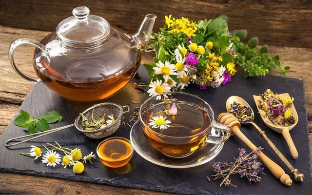 Uống một loại trà liên tục trong 2 tuần, người đàn ông 60 tuổi suýt ngừng tim: Bác sĩ khuyến cáo 5 loại trà nên thận trọng- Ảnh 2.