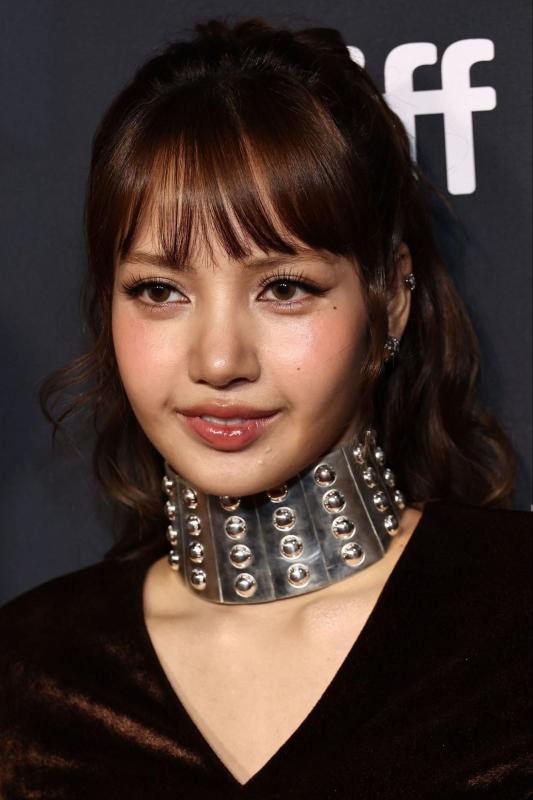 Lisa (BLACKPINK) có nhiều điều bất mãn - Ảnh 7.