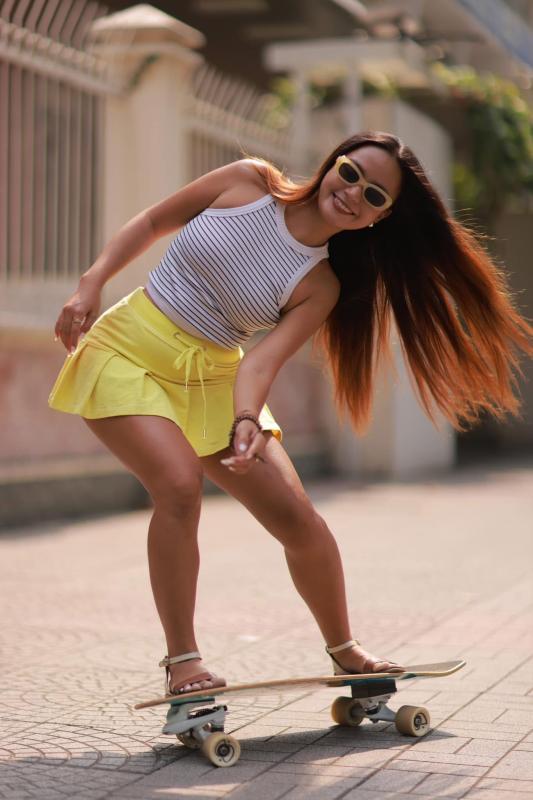 Cô gái ở TP.HCM dùng ván trượt đi chợ, ai gặp cũng ngoái nhìn: “Cuộc sống của mình gói trong 3 chữ” - Ảnh 4.