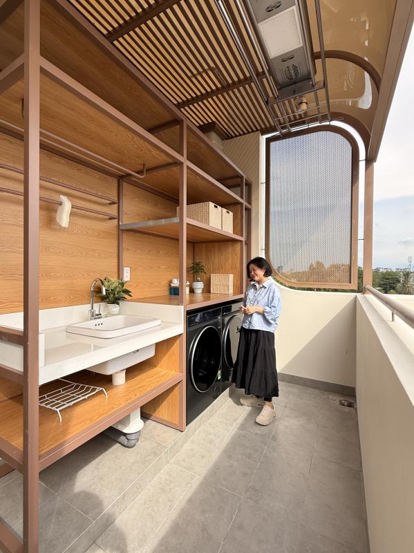 Căn nhà bo tròn mọi góc của Châu Muối: Bếp rộng hơn phòng khách, làm lố ngân sách 40% nhưng vào ở thì không muốn ra đường nữa- Ảnh 20.