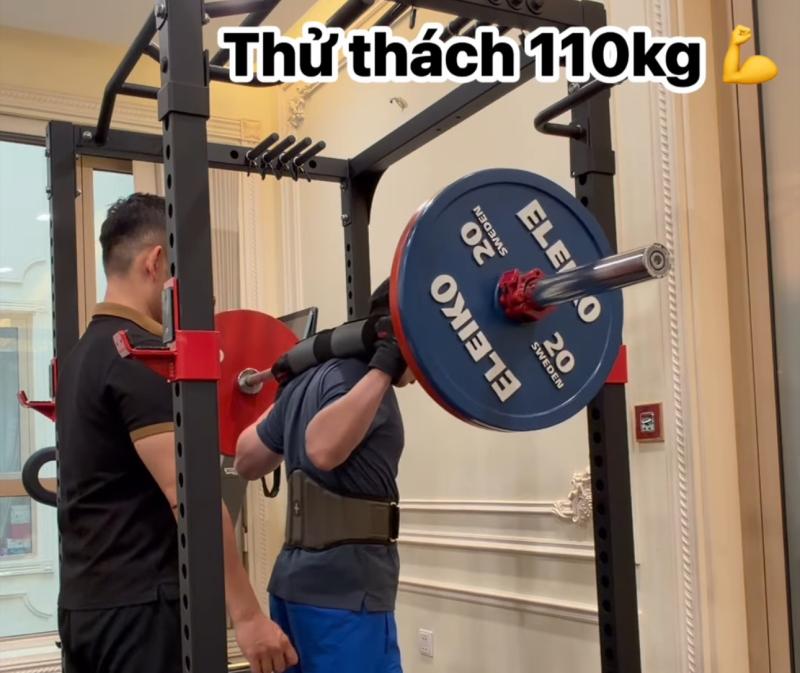 Thiếu gia nhà bầu Hiển - Đỗ Vinh Quang nâng tạ 110kg - Ảnh 2.