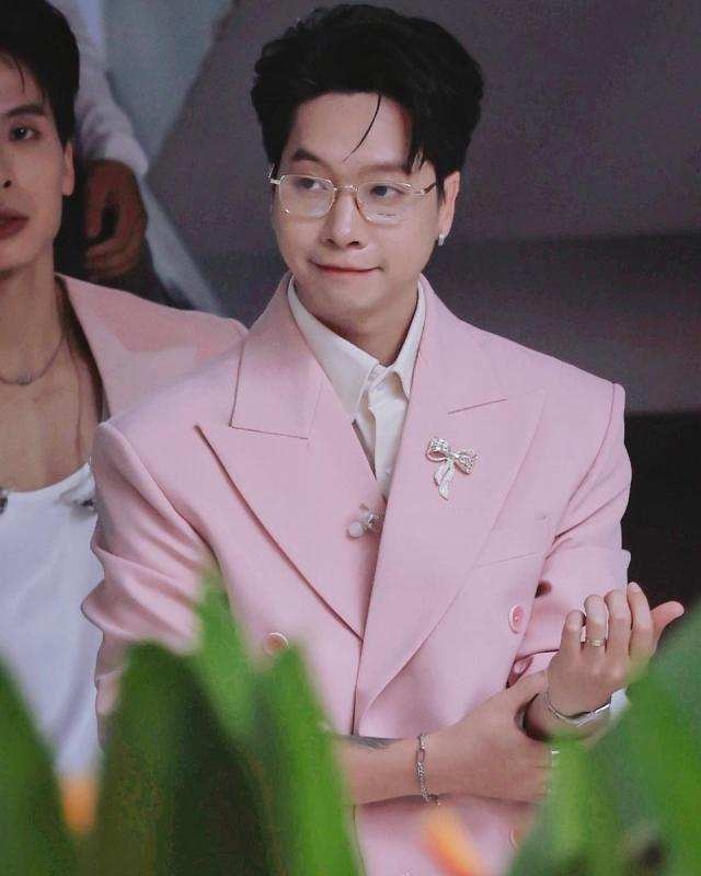 Nam ca sĩ Việt không thi Chông Gai mà hot nhất nhì chương trình, đắt show tất bật từ Nam ra Bắc- Ảnh 6.