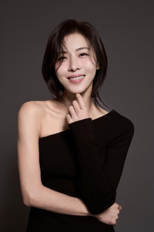 Mỹ nhân showbiz tự "hủy hoại" nhan sắc tuổi 48: Bỏ rửa mặt, cạo lông mày để đổi lấy 2 tuần tàn tạ đến khó tin- Ảnh 6.