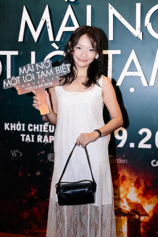 Thảm đỏ HOT nhất hôm nay: Lê Phương - Minh Anh sắc vóc quá bén, 1 cặp đôi công khai hôn nhau ngọt muốn xỉu- Ảnh 12.