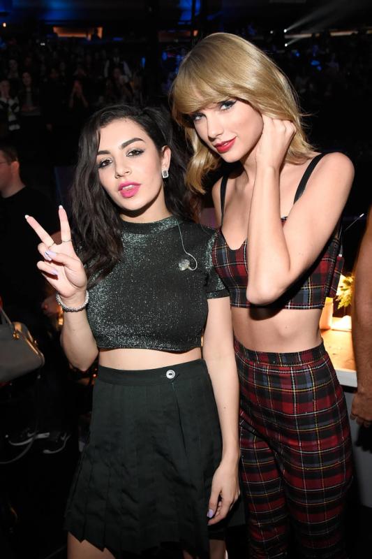 Nữ ca sĩ 15 tỷ lượt nghe thái độ thẳng mặt, không phục Taylor Swift đến mức này rồi sao - Ảnh 3.