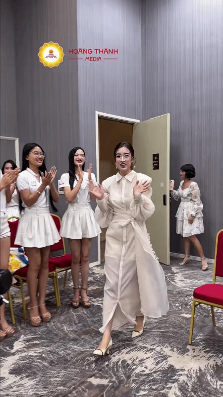 "Hoa hậu nghèo nhất Việt Nam" lấy chồng Phó chủ tịch tập đoàn, camera thường soi cận nhan sắc thật hậu sinh con lần 2- Ảnh 2.