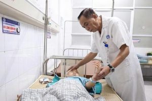 Một cú ngã xe đạp khiến bé gái 9 tuổi phải mở sọ cấp cứu