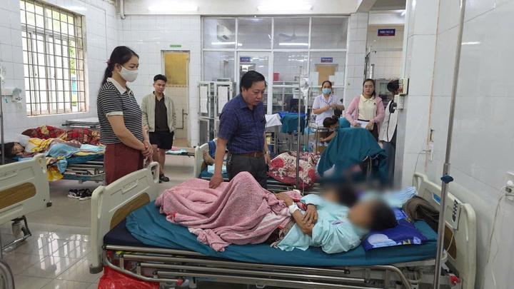 Nghi ngộ độc tập thể sau khi ăn bánh mì ở Quảng Trị: Thêm 20 người nhập viện- Ảnh 1.
