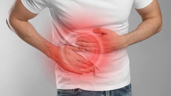 Người đàn ông 26 tuổi có hơn 200 viên sỏi mật vì kiểu ăn uống "vạn người mê"- Ảnh 2.