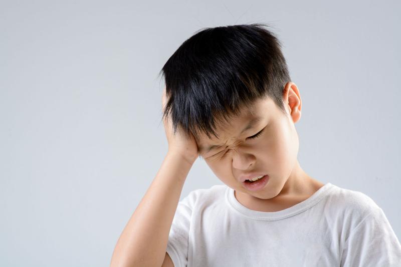 Bé 13 tuổi 4 năm đau đầu, mỗi học kỳ nghỉ học 2 tháng: Thủ phạm gây ra khiến ai cũng bất ngờ - Ảnh 2.