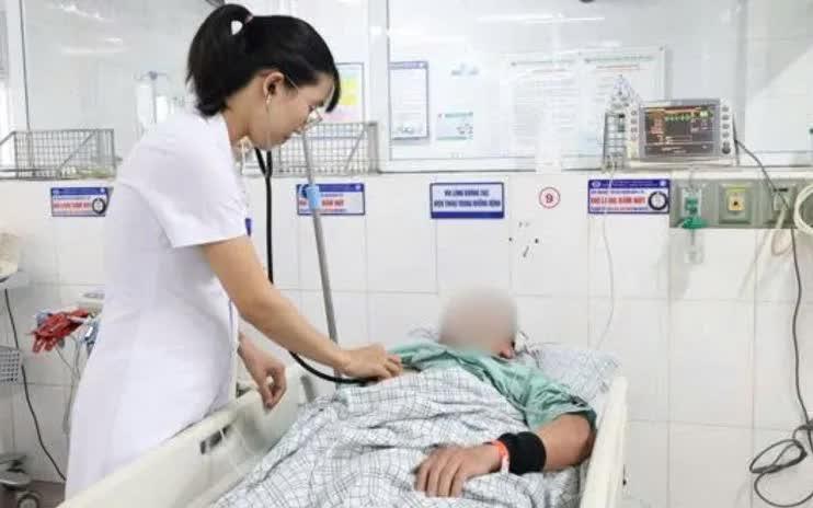 Phản vệ độ III sau một nốt ong đốt ở vùng cổ - Ảnh 1.