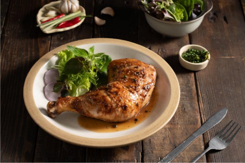 Món quà 20/10 tinh tế cho mẹ: Bữa tối ấm cúng với Gà Mỹ quay tiêu chuẩn vị- Ảnh 3.