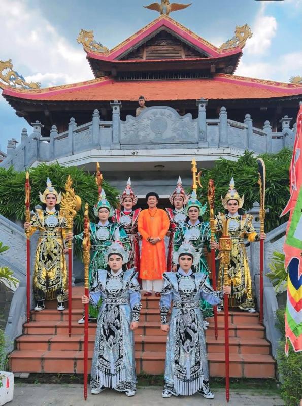 Nghệ sĩ Hoài Linh chủ trì thực hiện nghi lễ, dàn sao Việt tề tựu tại đền thờ 100 tỷ  - Ảnh 1.