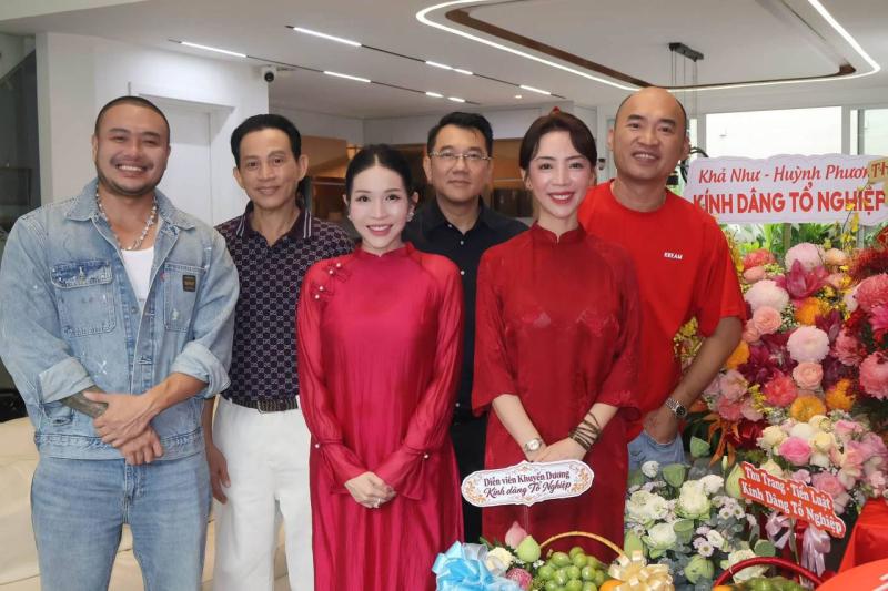Nghệ sĩ Hoài Linh chủ trì thực hiện nghi lễ, dàn sao Việt tề tựu tại đền thờ 100 tỷ  - Ảnh 8.