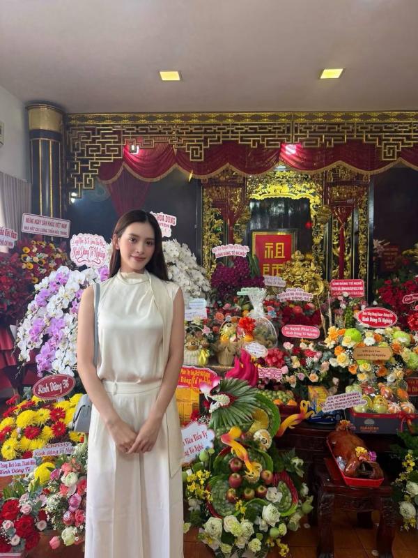 Nghệ sĩ Hoài Linh chủ trì thực hiện nghi lễ, dàn sao Việt tề tựu tại đền thờ 100 tỷ  - Ảnh 6.