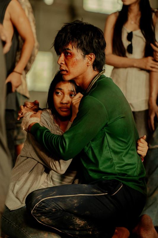 Trại Buôn Người gây sốc thị giác với cảnh nude 99%: Nam thần đình đám Vbiz bạo quá, mác 18+ không phải để trưng- Ảnh 1.