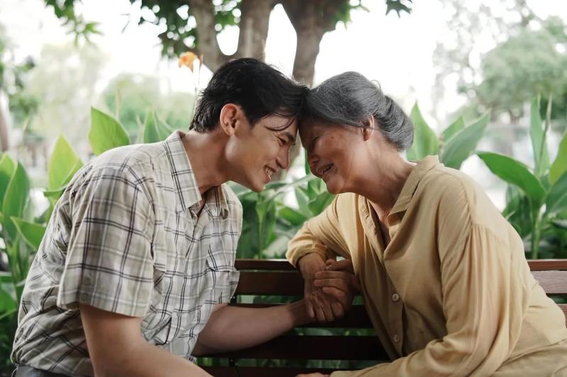 Mãi Nợ Một Lời Tạm Biệt: Thước phim duy mỹ về một cuộc đời không trọn vẹn- Ảnh 8.