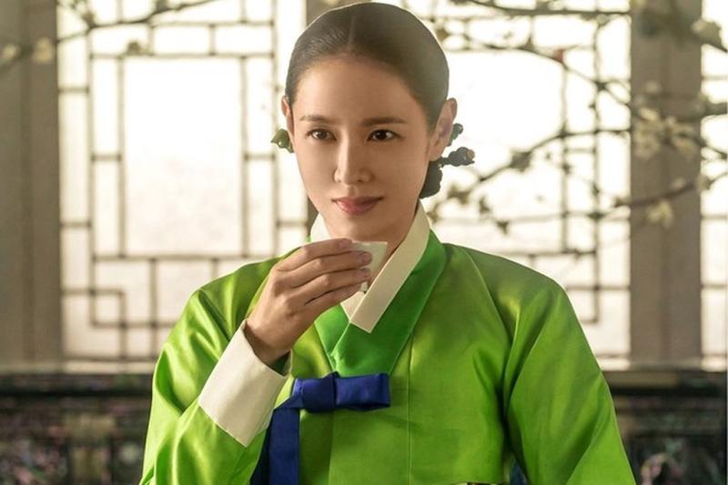 Nhan sắc giả dối của Son Ye Jin - Ảnh 4.