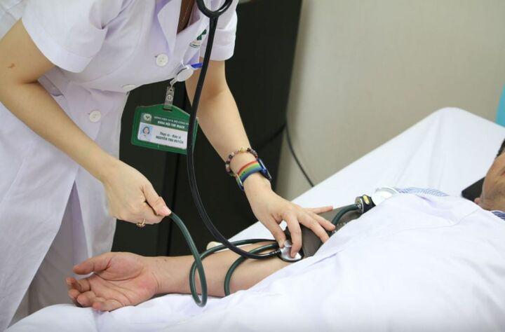Huyết áp cao âm thầm bào mòn chức năng thận thế nào?- Ảnh 1.