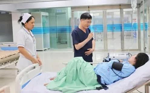 Mổ lấy thai kịp thời cho thai phụ bị rắn cắn - Ảnh 1.