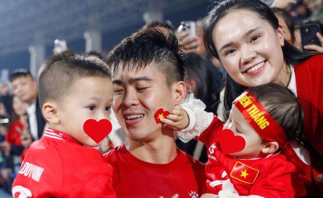 Xúc động lời nhắn con trai Duy Mạnh viết lên chiếc đèn lồng Trung thu gửi bố sau ca phẫu thuật chấn thương tại Mỹ- Ảnh 2.