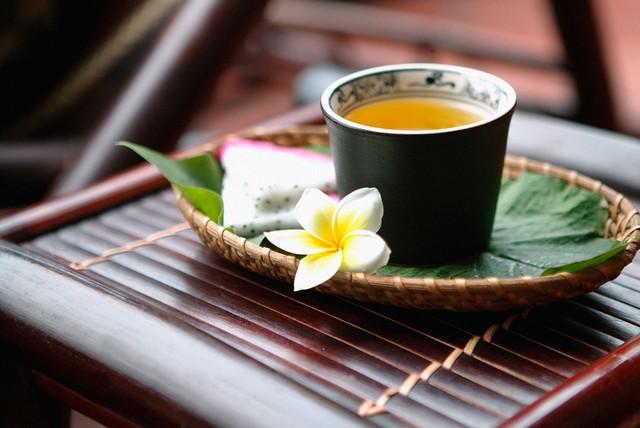 Uống một loại trà liên tục trong 2 tuần, người đàn ông 60 tuổi suýt ngừng tim: Bác sĩ khuyến cáo 5 loại trà nên thận trọng- Ảnh 1.