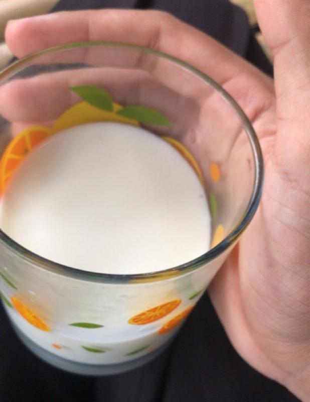 Uống 2,5 lít sữa đậu nành mỗi ngày, người đàn ông 30 tuổi "ngã ngửa" khi đi khám- Ảnh 1.
