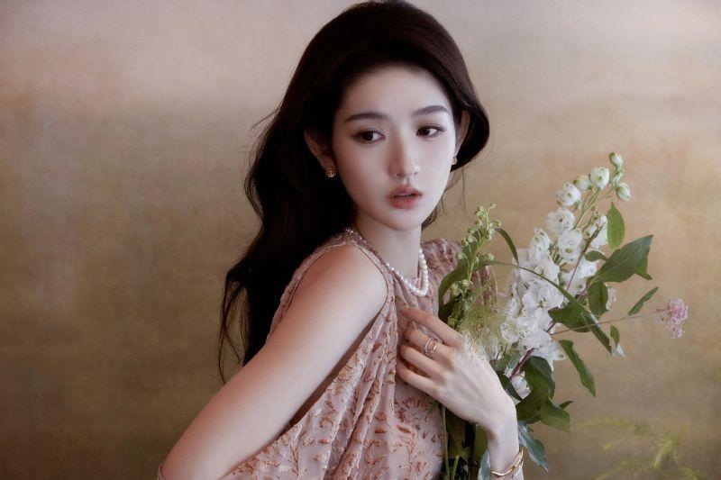 Đây mới là mỹ nhân được chấm cho vai nữ chính Đầu Xuân Tươi Sáng: Mặt đẹp hơn búp bê, dáng chuẩn 100% nguyên tác- Ảnh 2.