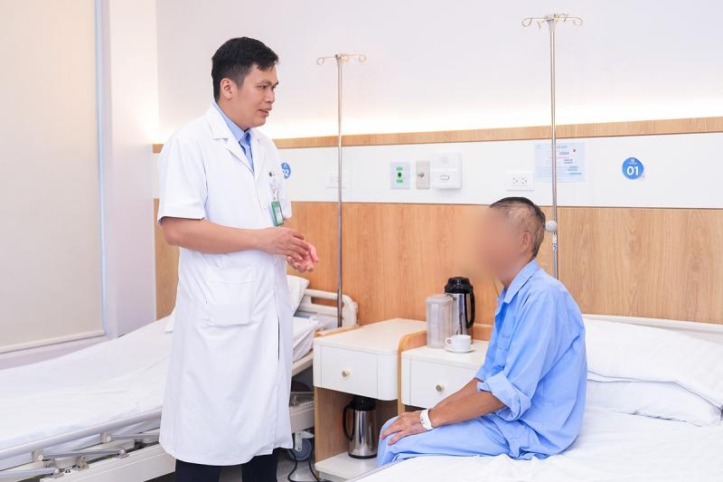 Từ tiên lượng chỉ sống được vài tháng, bệnh nhân ung thư từng bước ổn định sức khoẻ- Ảnh 2.