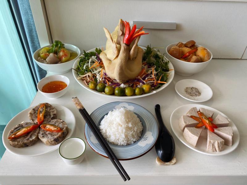 Mâm cơm nhà của Kiều Minh Tuấn- Ảnh 14.