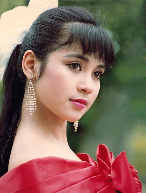 Cô bé gặt đậu phộng phụ mẹ lớn lên thành mỹ nhân tuyệt sắc, màn ảnh Việt phải chao đảo theo- Ảnh 4.
